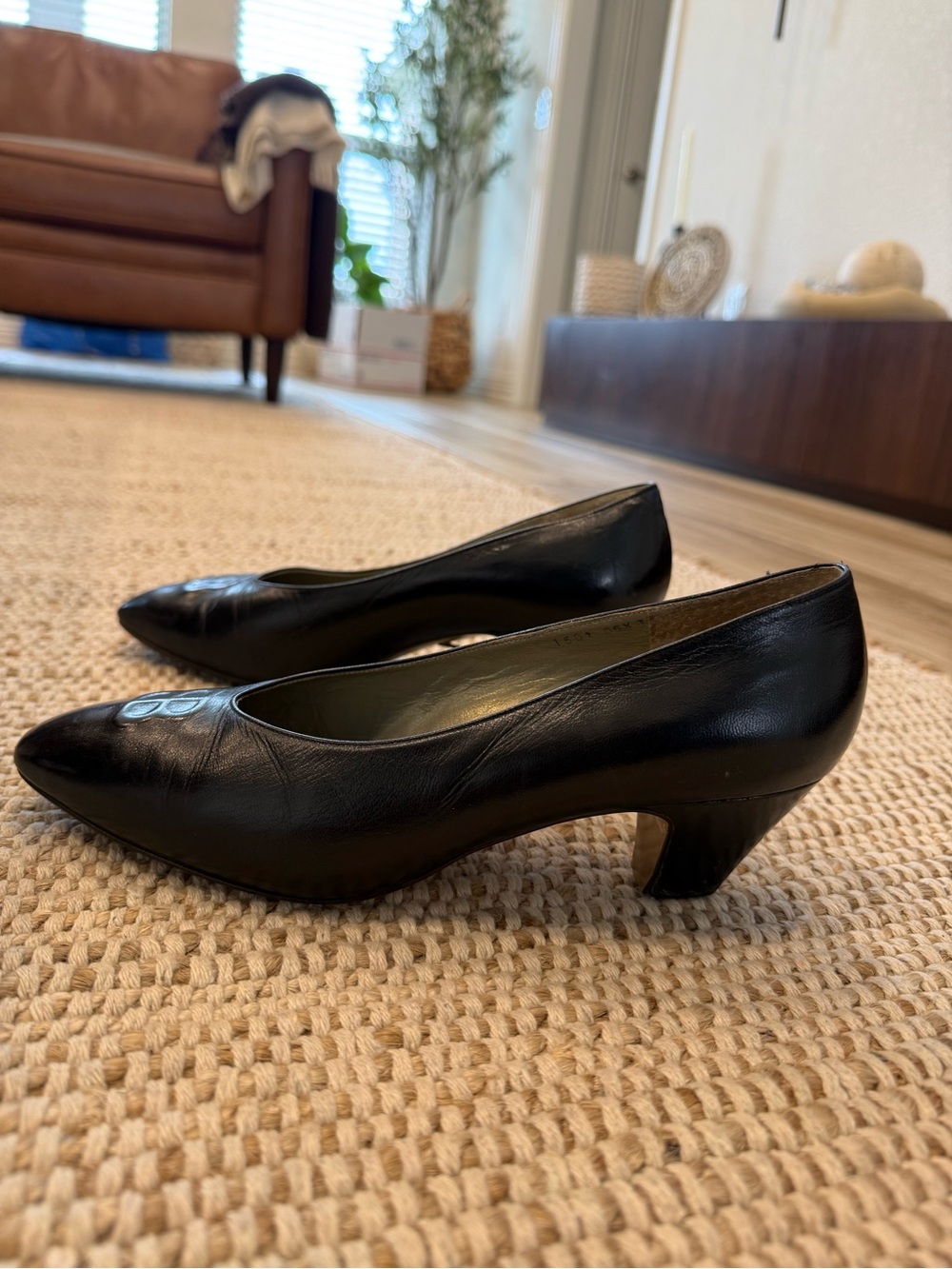 Balenciaga Black Leather Logo Detail Low Heel Pumps - Picture 3 of 8